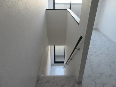 ブリエ五条大宮の内装|メゾネット・階段