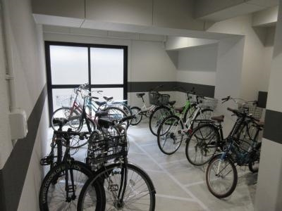 ブリエ五条大宮の駐車場|屋内駐輪場