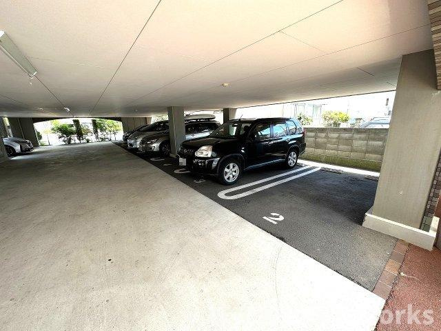 ワースヴィラの駐車場|駐車スペースもあります