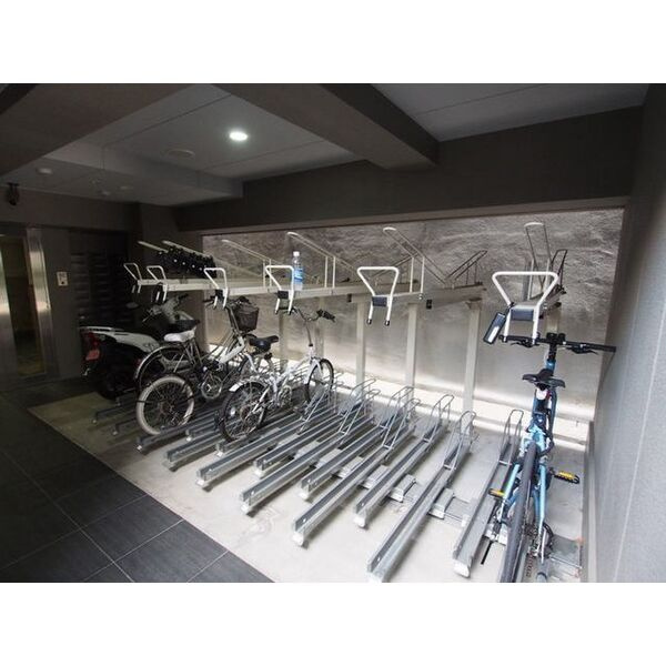 アーバンステージ河原町の駐車場|駐輪場