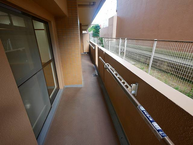 朝日プラザアーバネート奈良Ⅱのバルコニー|きれいな外観です