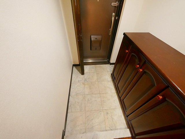 朝日プラザアーバネート奈良Ⅱの玄関