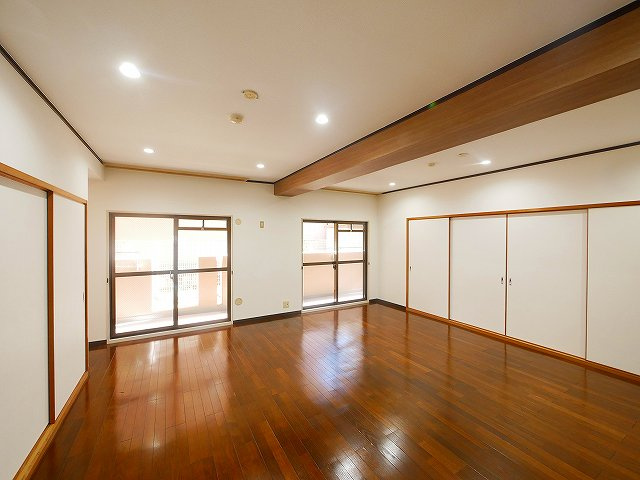 朝日プラザアーバネート奈良Ⅱの居間・リビング|こちらの居間で趣味の時間をお楽しみください