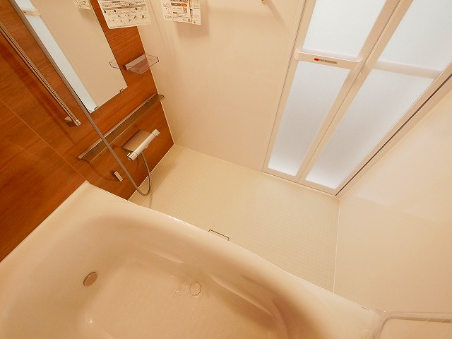 朝日プラザアーバネート奈良Ⅱの浴室|落ち着いた空間のお風呂です