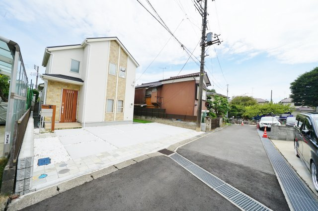 【横浜市瀬谷区南瀬谷１丁目69-10新築戸建て】★仲介手数料無料★（南瀬谷小学校・南瀬谷中学校）の前面道路含む現地写真