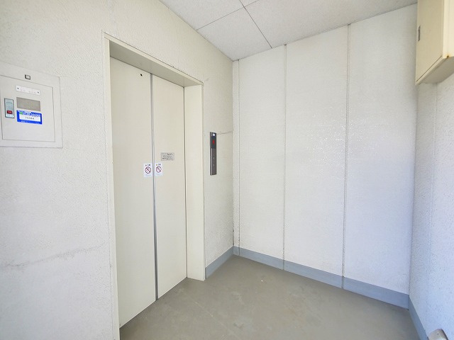 杉ヶ町ビルのその他共用部分|エレベーター付きでお買い物の時も楽々。