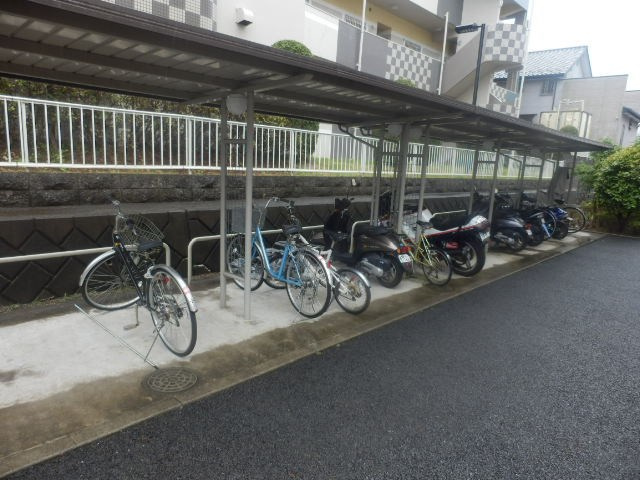 屋根付き駐輪場☆