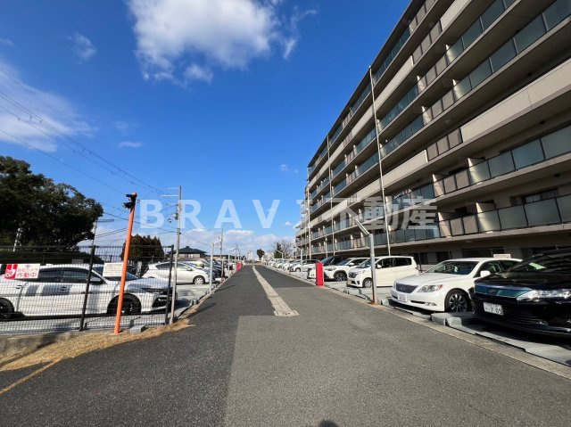 コート北野田カリヨンⅠ番館　BRAVI不動産の駐車場|【コート北野田カリヨンⅠ番館】駐車場です