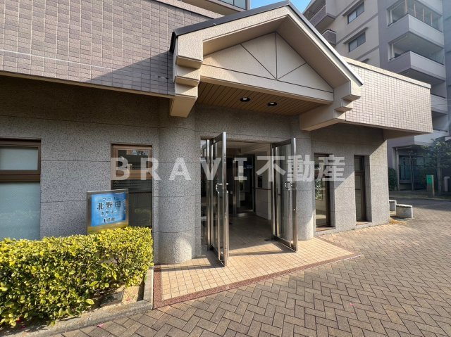 コート北野田カリヨンⅠ番館　BRAVI不動産のエントランス|【コート北野田カリヨンⅠ番館】落ち着いたエントランスです