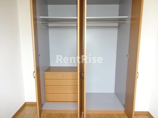 ウエストウッドの洋室|クローゼット（北洋室）