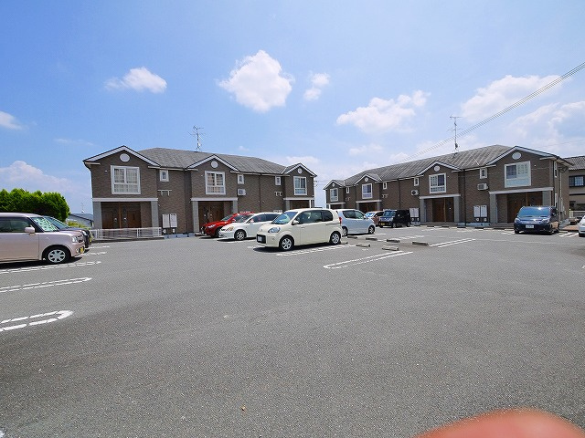 ヴェルドミールⅠの駐車場|カースペースがあります