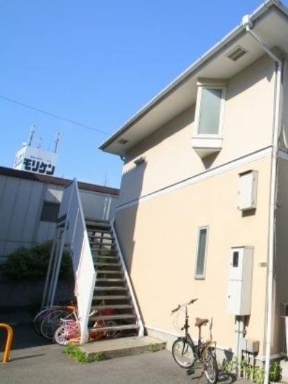 フジ京橋ハイツのエントランス