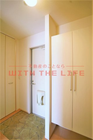 リーベンルーチェⅡ【10，000円キャッシュバック対象物件】の玄関|落ち着いた玄関です