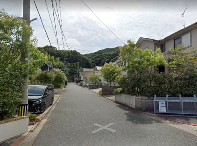 【前面道路含む現地写真】 | 貫弥生が丘三丁目12番1号（B-14）