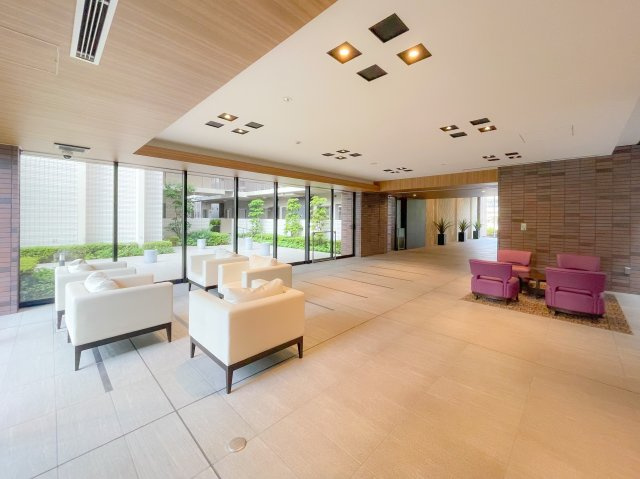 京都桂川つむぎの街グランスクエアのエントランス