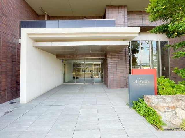 京都桂川つむぎの街グランスクエアのエントランス