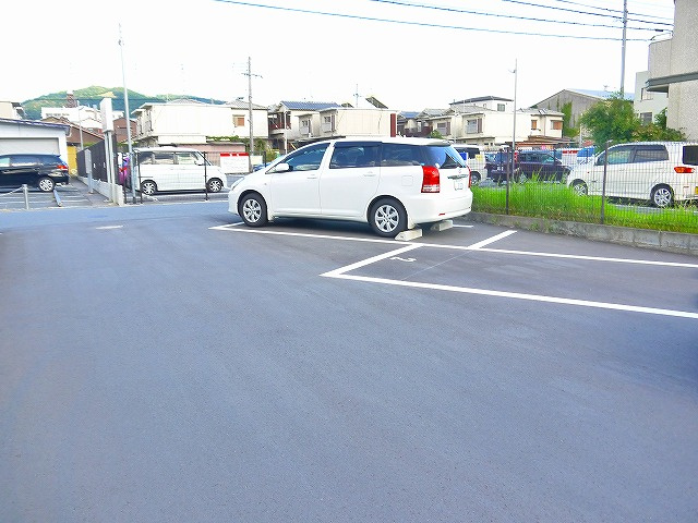 紀寺村田モータープールの外観