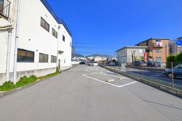 紀寺村田モータープールの外観