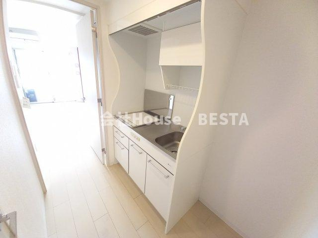 セレニテ神戸元町のキッチン