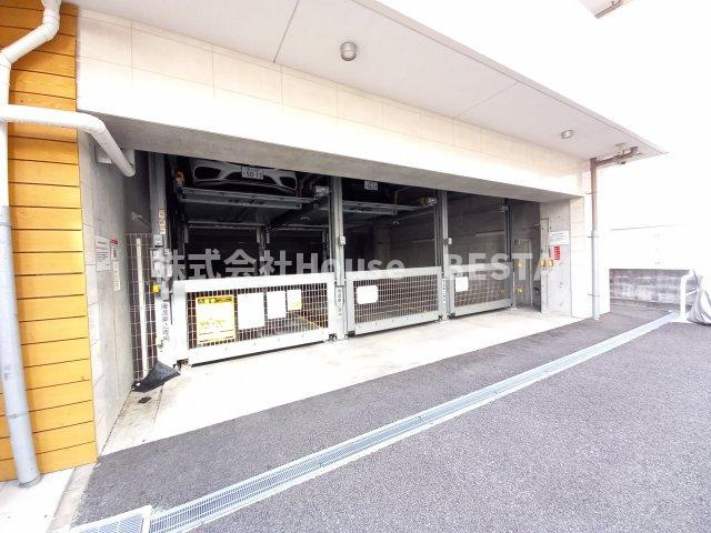 セレニテ神戸元町の駐車場