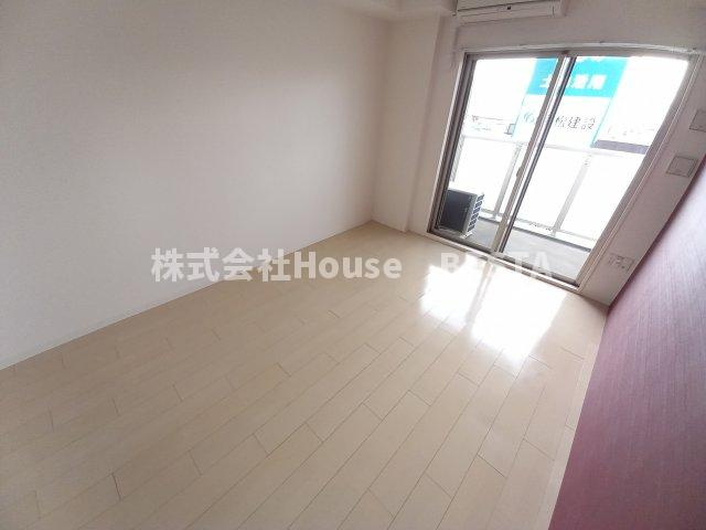 セレニテ神戸元町の洋室