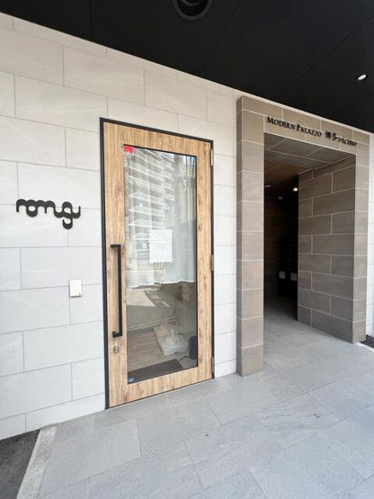 【エントランス】 | ＭＯＤＥＲＮ　ＰＡＬＡＺＺＯ　博多ｖｉｃｉｎｏ
