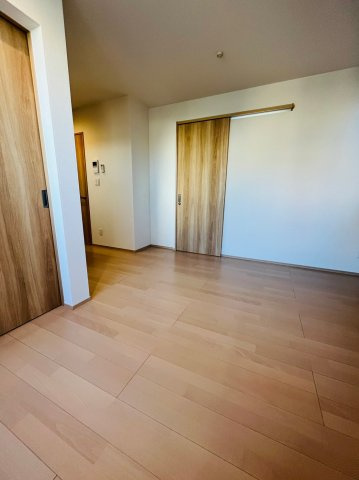 仲介手数料0円GRANDTIC東枇杷島駅前の居間・リビング