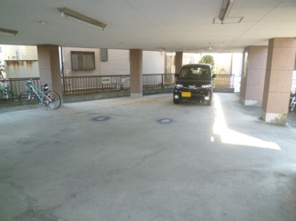 ★敷地内駐車場★（空き状況・使用料等詳細はご確認下さい）