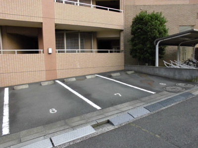 ★敷地内駐車場★（有料・要空き確認）