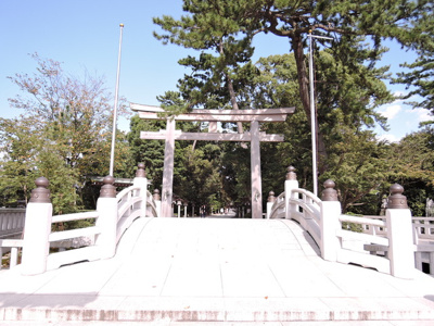 寒川神社まで550ｍ