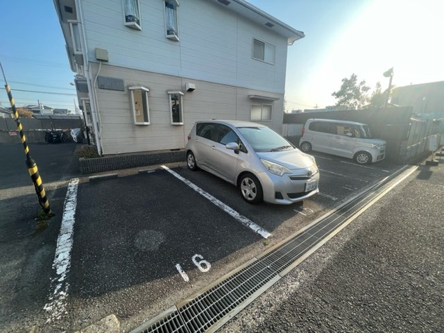 小山ハイツの駐車場