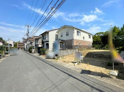 大原野西竹の里町1丁目　建築条件付土地　プランAの前面道路含む現地写真