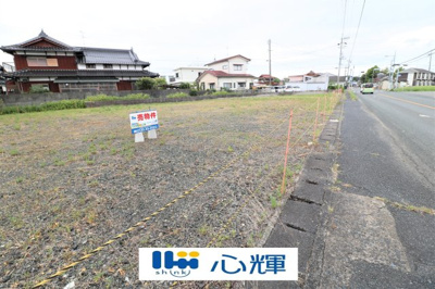 【外観】 | 山陽小野田市東高泊　253坪 | 現地(2023年8月30日撮影）土地面積253.06坪。
立地が良く、店舗や事務所等に最適です。