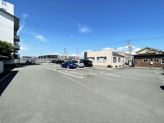 アルカディア21の駐車場