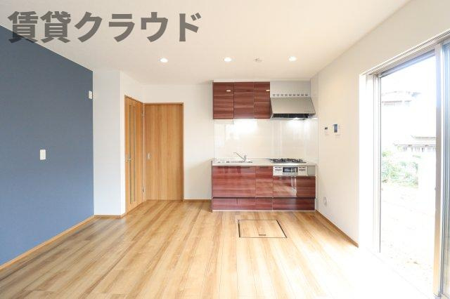 GKタウンの居間・リビング|ちょっとしたアクセントクロスが、おしゃれな空間を演出♪