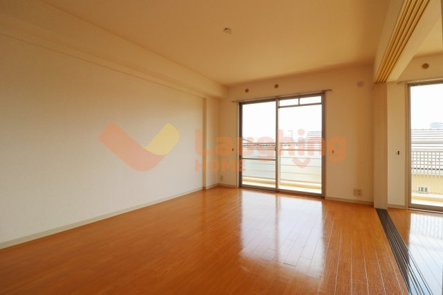 レジデンス・グリンダの居間・リビング|こちらのリビングで趣味の時間をお楽しみください