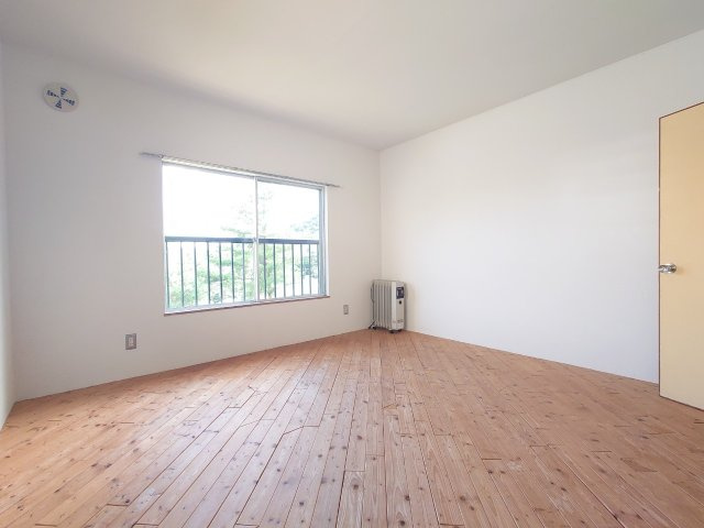 地震に強いＲＣ造●庭スペースあり●全室２面採光で陽当たり良好●亀岡市畑野町千ケ畑高橋の洋室|洋室