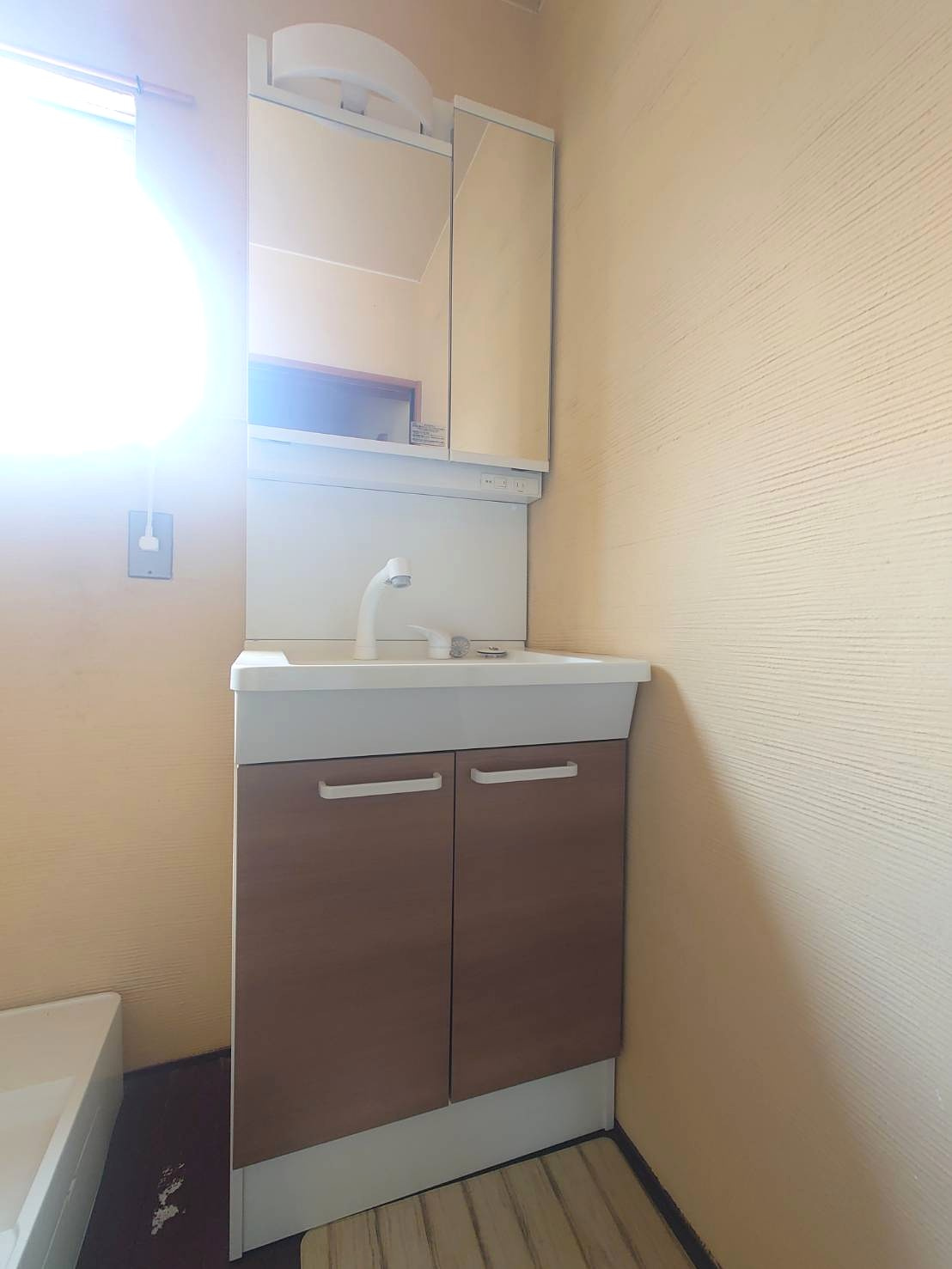 地震に強いＲＣ造●庭スペースあり●全室２面採光で陽当たり良好●亀岡市畑野町千ケ畑高橋の独立洗面台|洗面化粧台