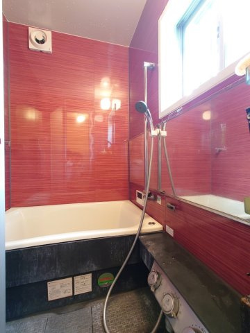 地震に強いＲＣ造●庭スペースあり●全室２面採光で陽当たり良好●亀岡市畑野町千ケ畑高橋の浴室|浴室