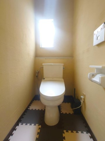 地震に強いＲＣ造●庭スペースあり●全室２面採光で陽当たり良好●亀岡市畑野町千ケ畑高橋のトイレ|トイレ