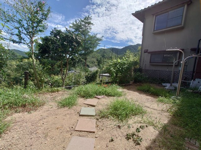 地震に強いＲＣ造●庭スペースあり●全室２面採光で陽当たり良好●亀岡市畑野町千ケ畑高橋の庭|庭