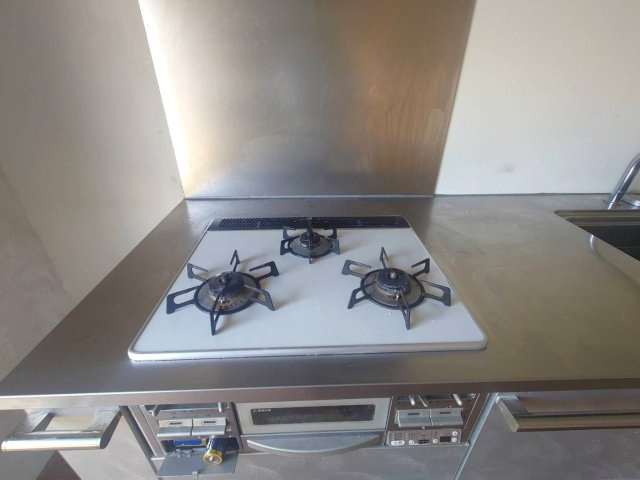 地震に強いＲＣ造●庭スペースあり●全室２面採光で陽当たり良好●亀岡市畑野町千ケ畑高橋のキッチン|コンロ