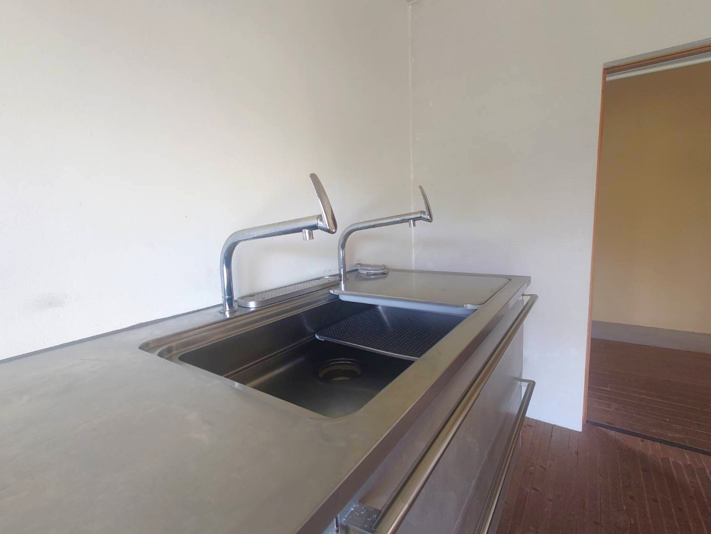 地震に強いＲＣ造●庭スペースあり●全室２面採光で陽当たり良好●亀岡市畑野町千ケ畑高橋のキッチン|シンク