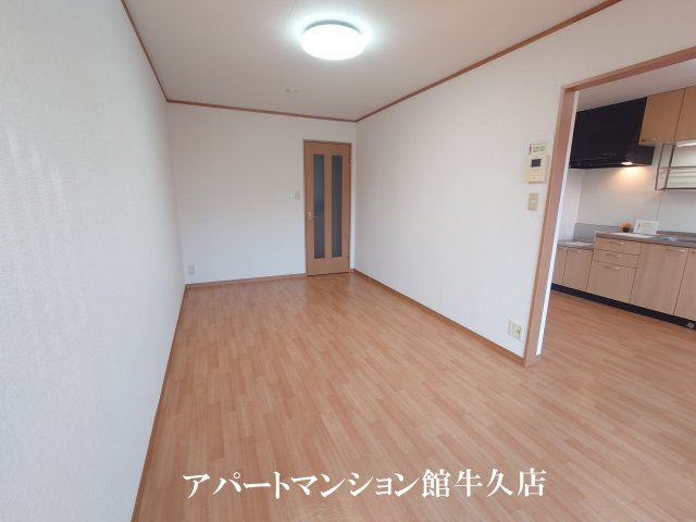 メゾンローズブランの居間・リビング