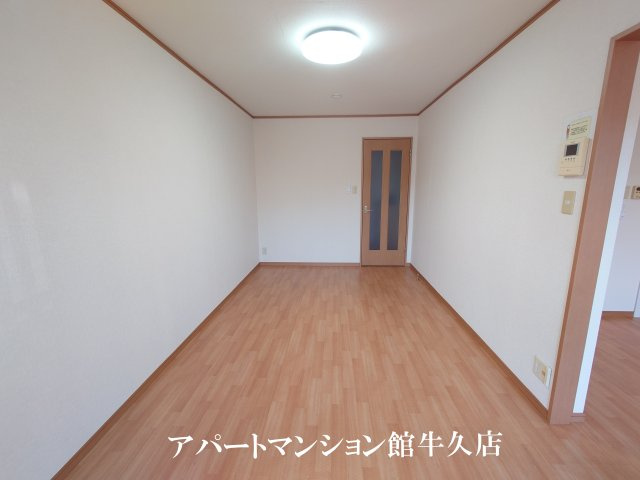 メゾンローズブランの洋室