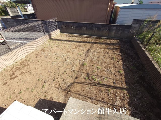 メゾンローズブランの庭