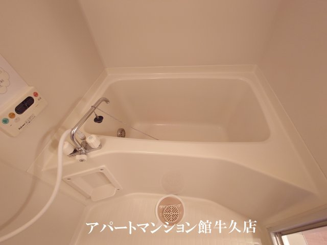 メゾンローズブランの浴室