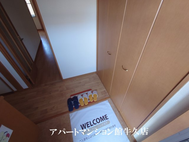 メゾンローズブランの玄関