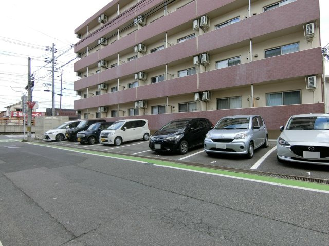 フェアリーコート博労町の駐車場