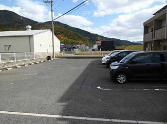 【駐車場】